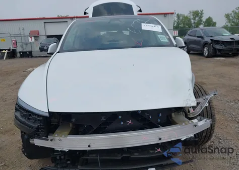 2026 Tesla Model Y Long Range Dual Motor All-Wheel Drive/Long Range Launch Series z USA, uszkodzony, nr VIN 7SAYGDEE5TF333281